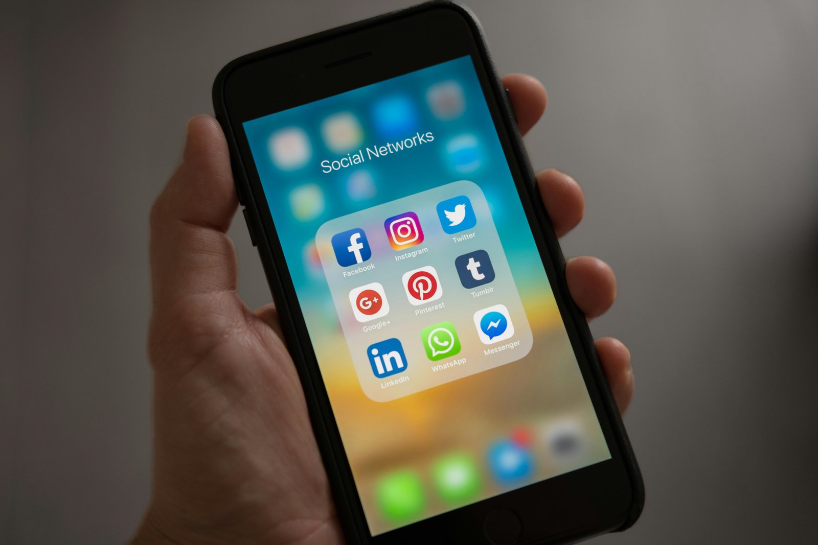SOCIAL MEDIA ADVERTISING